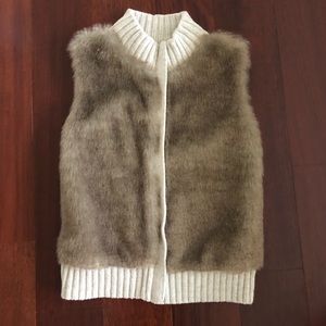 Gap Kids Faux Fur Sweater Vest size XL (12)